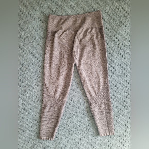 Fabletics Bundle - Picture 8 of 9